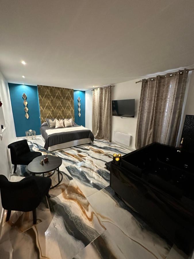 Suite De Prestige Avec Spa & Cinema อีวรี-ซูร์-แซ็น ภายนอก รูปภาพ